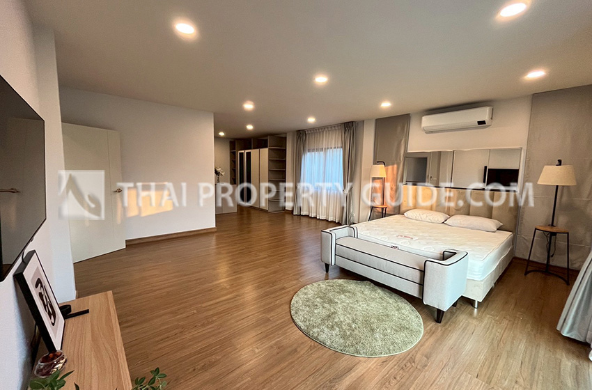 House with Shared Pool in Bangnatrad 